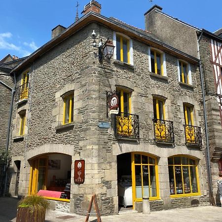 La Maison Du Paon- Josselin Aparthotel Exterior foto